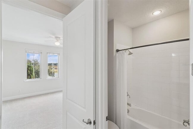 Building Photo - 8884 Bismarck Palm Dr