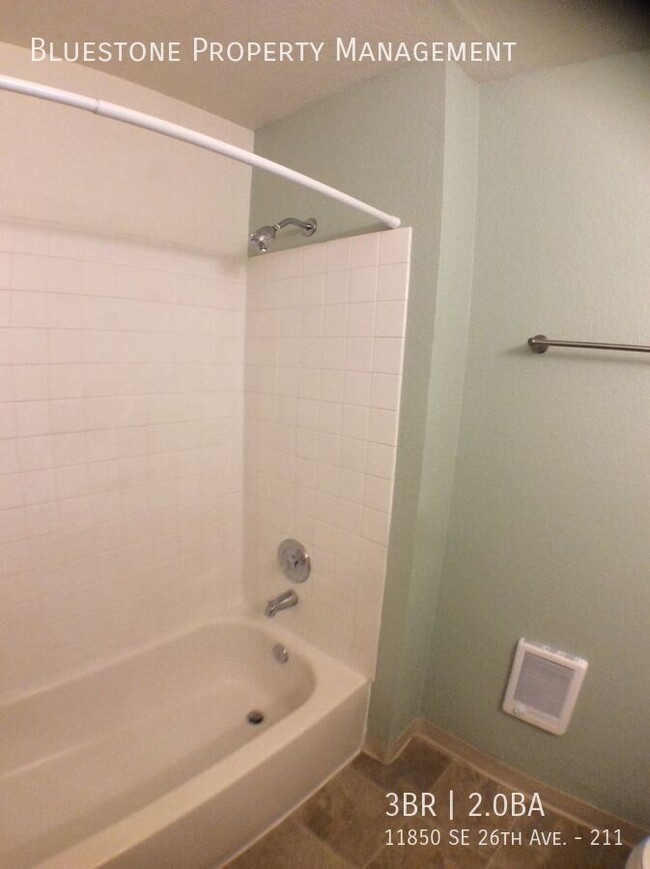 Building Photo - 2nd Floor 3 bedroom/2 bath.  Available app...