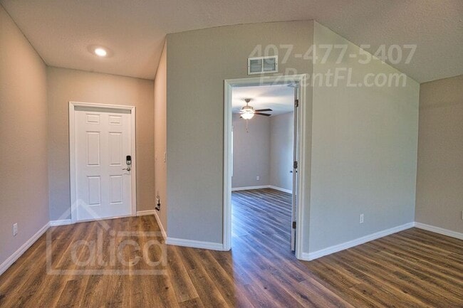 Building Photo - 121 Parish Dr