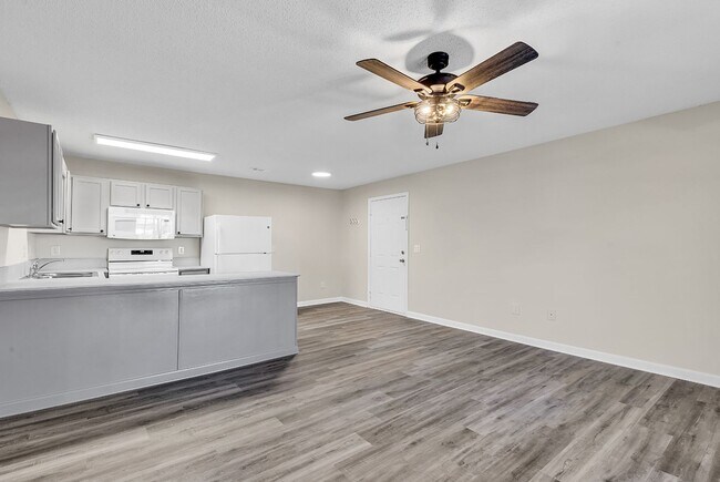 Building Photo - If you choose Autumn Chase we will both be LUCKY!!