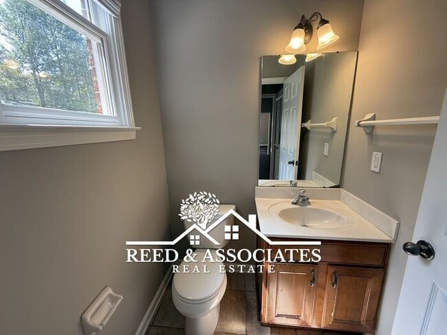 Building Photo - Luxurious 2-Story Cordova Home with Beautiful Entry Way!!!!