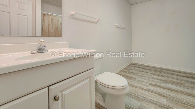 Building Photo - Spacious 3-Bed, 3-Bath Townhouse in Dalton