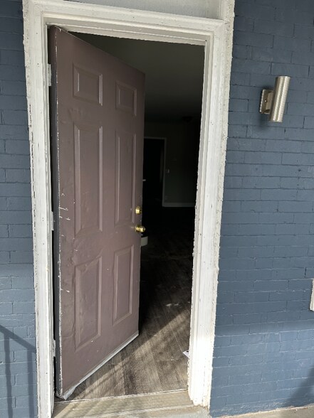 Primary Photo - 2123 S 60th St