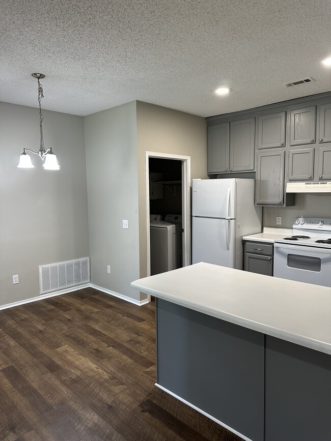 Building Photo - 1340 Fredonia St