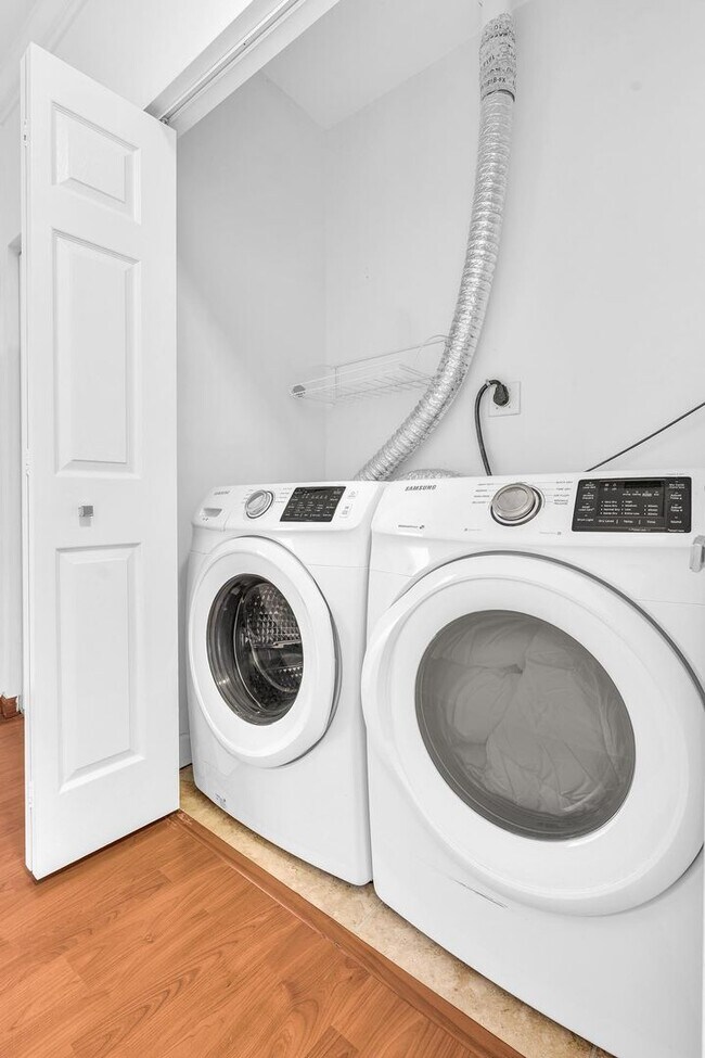 Building Photo - Fully Furnished Townhome in East Hollywood!