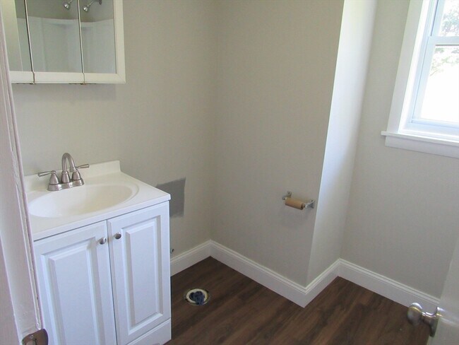 Building Photo - 19 Chapman St