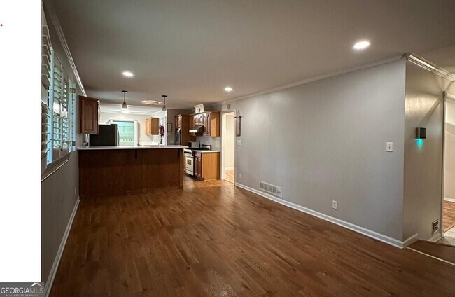 Building Photo - 115 Peyton Rd SW