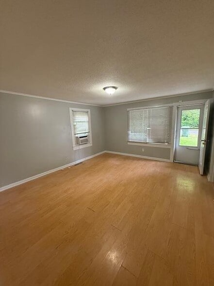 Building Photo - 725 W Holly Hill Rd