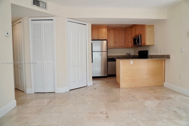 Building Photo - 2758 W Trade Ave