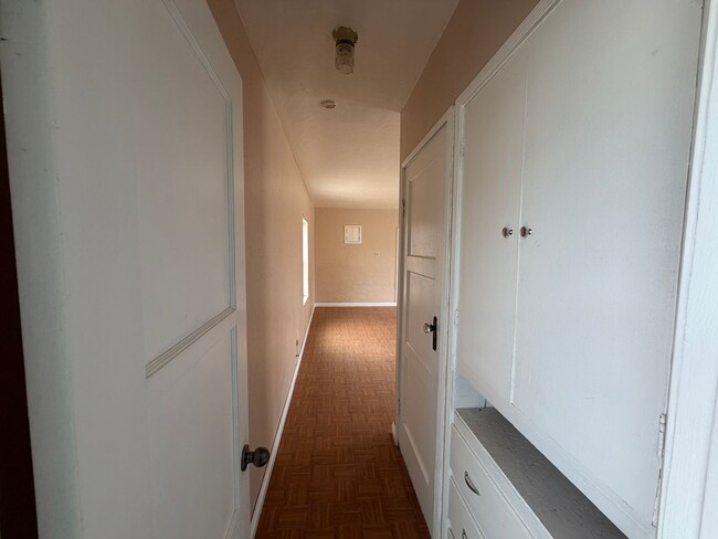 Building Photo - Charming and spacious Needles home