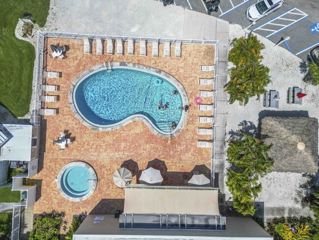Building Photo - Nokomis Lake Village 3 bed/2bath