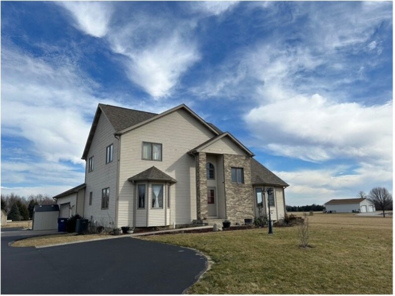 Primary Photo - 5833 N Clear Creek Rd