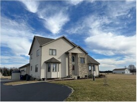 Building Photo - 5833 N Clear Creek Rd