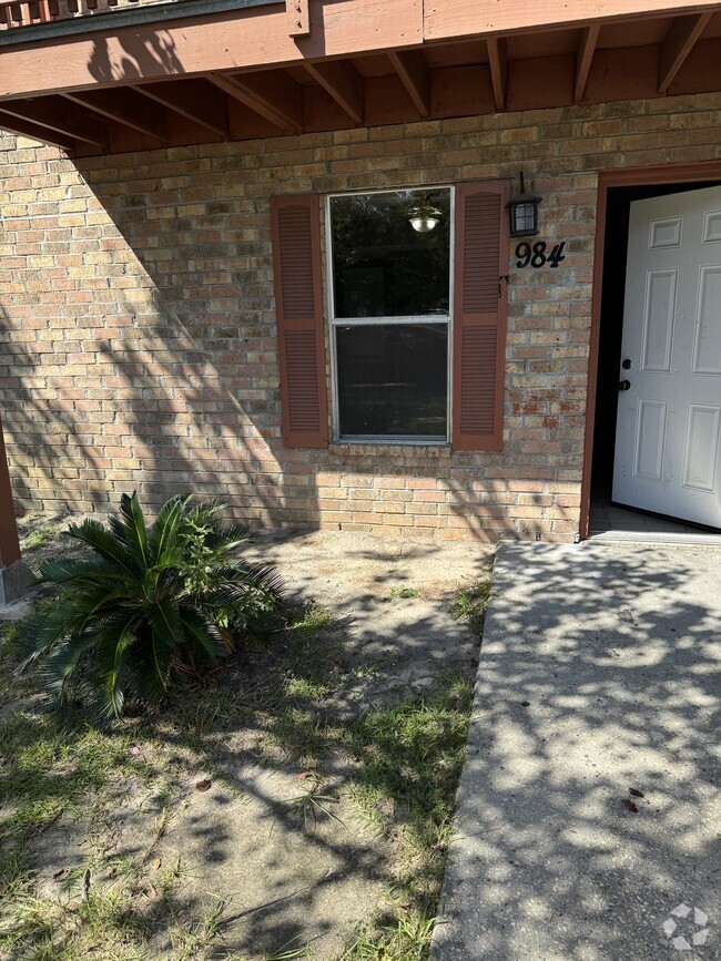 Entryway - 984 Asheville Dr