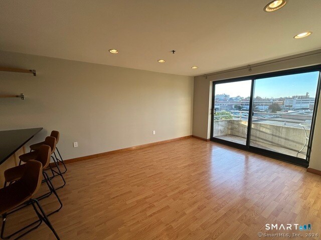 Building Photo - 111 deKoven Drive