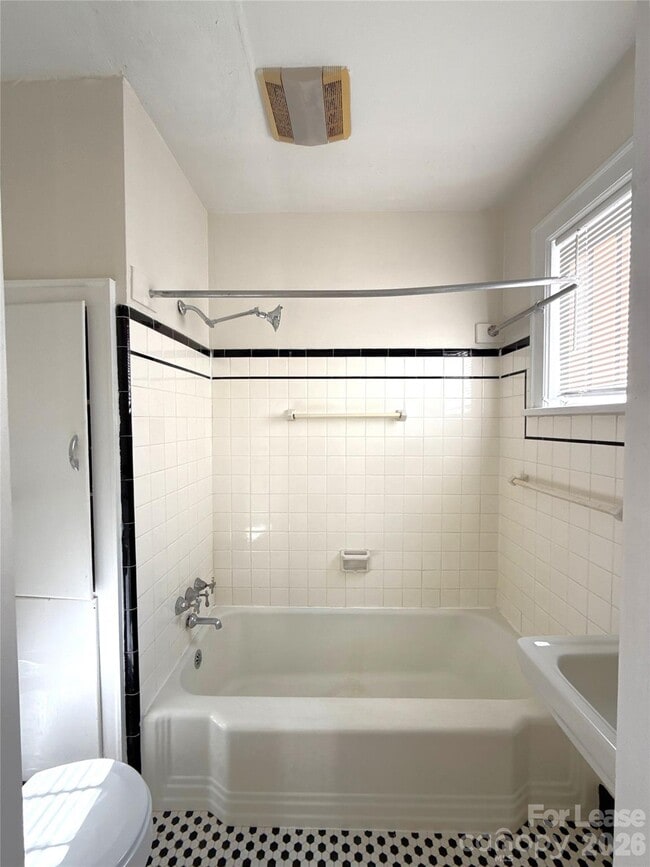 Building Photo - 1133 Princeton Ave