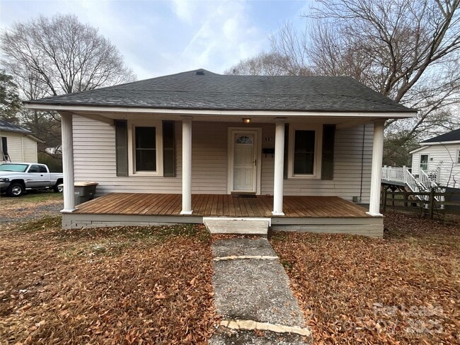 Primary Photo - 607 Forest Ave