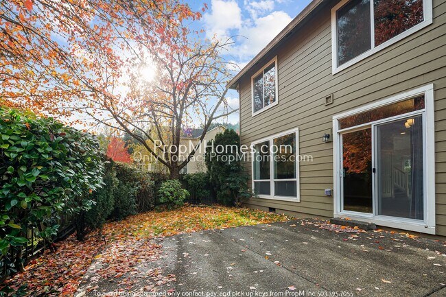 Building Photo - Four Bedroom Home in Progress Ridge - Corn...