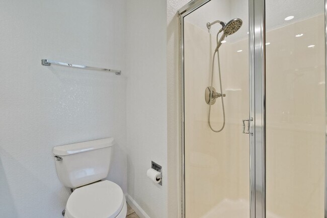 Building Photo - 2-Suite Townhome in Whisman Station Area | Easy Access to 101/237/85