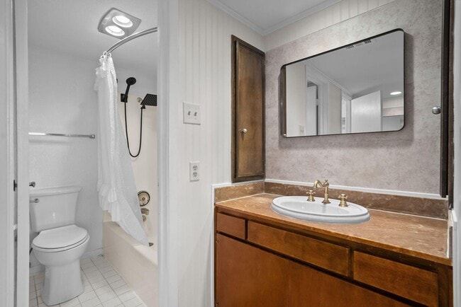 Building Photo - Amazing Mid-Century Modern 2 Bed, 2.5 Bath Ready for New Tenants- Eagle Mountain Saginaw ISD- 76179