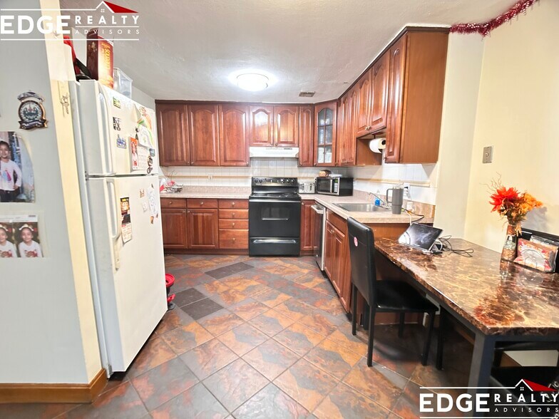 Building Photo - 361 Faneuil St