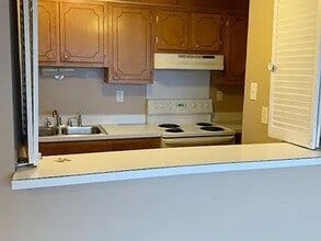 Building Photo - 105 S Elder Ln
