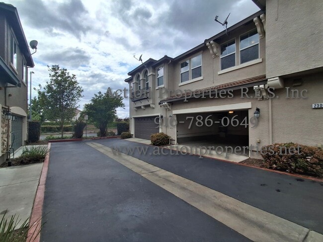 Building Photo - 2308 Las Palomas Loop