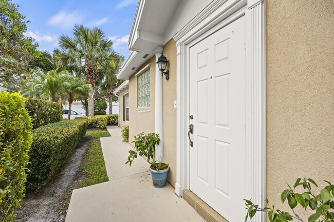 Building Photo - 12120 SW Elsinore Dr
