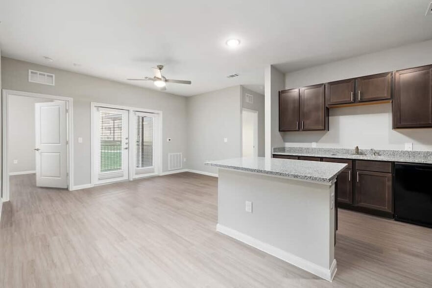 Building Photo - Oak Creek