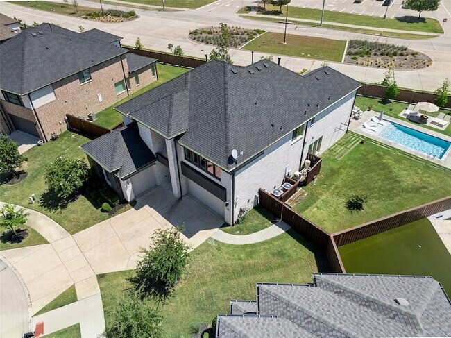 Building Photo - 5008 Statesman Ln