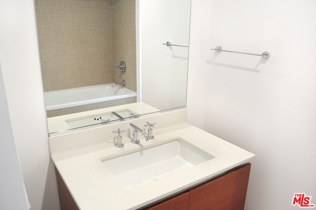 Building Photo - 2135 E 7th Pl