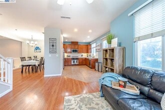 Building Photo - COMING SOON! | $3,700 / 3BR GORGEOUS CENTRAL FREMONT TOWNHOME IN PARKMONT | Photos shown are of a...