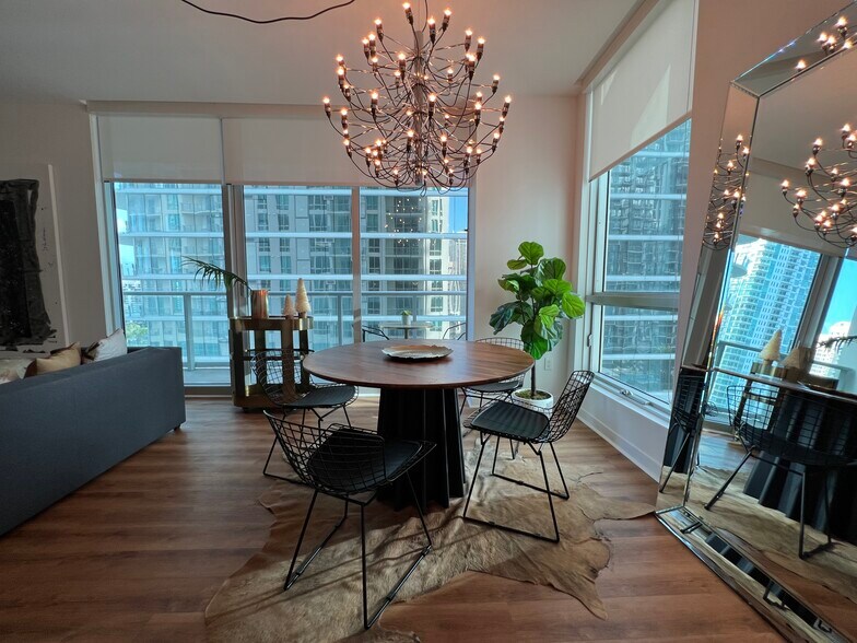 Building Photo - 300 S Biscayne Blvd