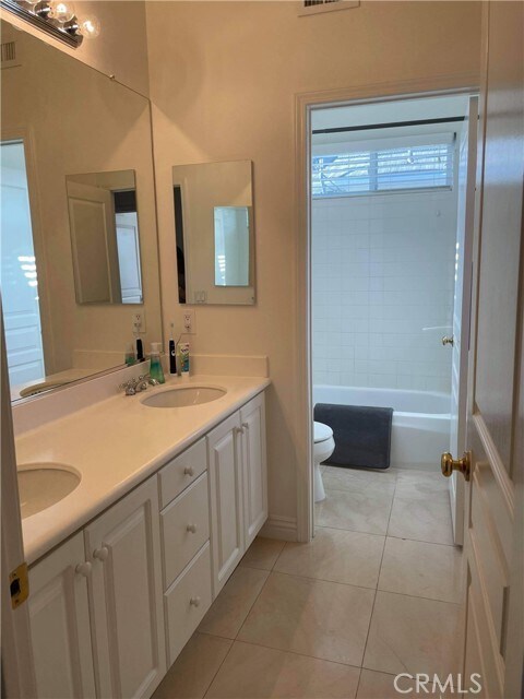 Building Photo - 31 Ledgewood Dr