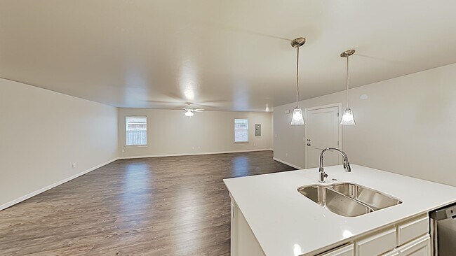 Building Photo - Beautiful 3 Bedroom 2 Bathroom Duplex Next...