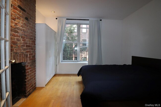 Building Photo - 528 W 46th St