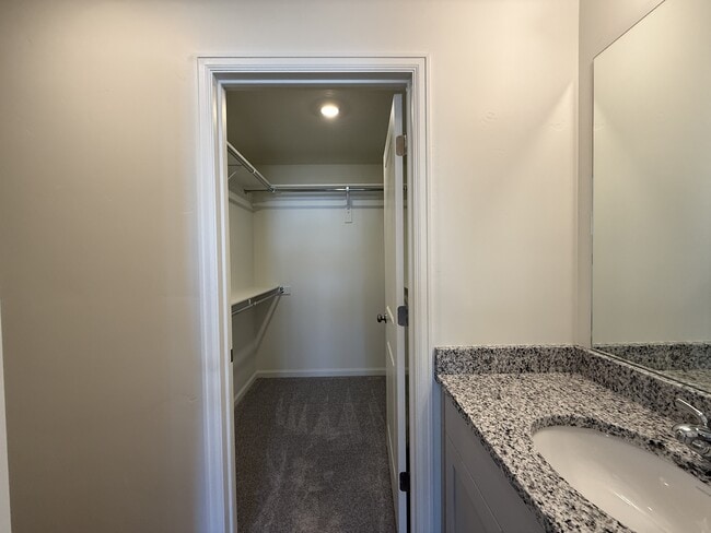 Building Photo - 203 E Arcade Dr