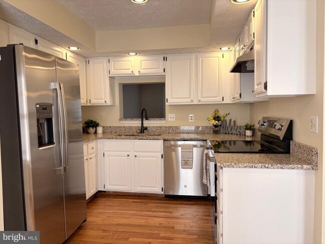 Building Photo - 2120 Commissary Cir