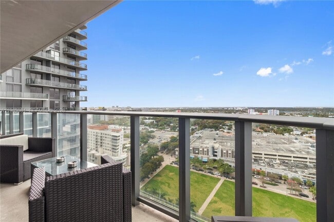 Building Photo - 121 NE 34th St