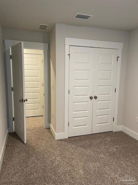 Building Photo - 1650 Iroquois Ct
