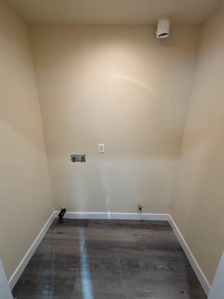 Building Photo - 1651 W 85th St