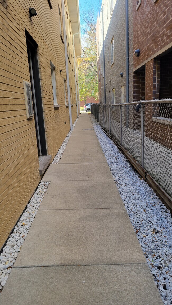 Building Photo - 4835 N Central Ave