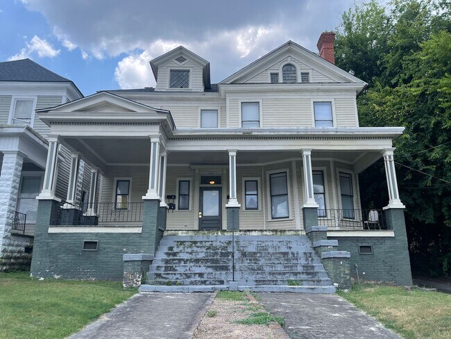 Primary Photo - 946 Magnolia St