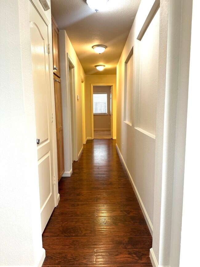 Building Photo - 238 Westbury Ln