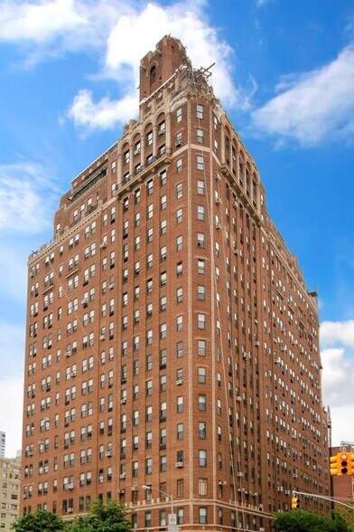 Building Photo - 230 Riverside Dr