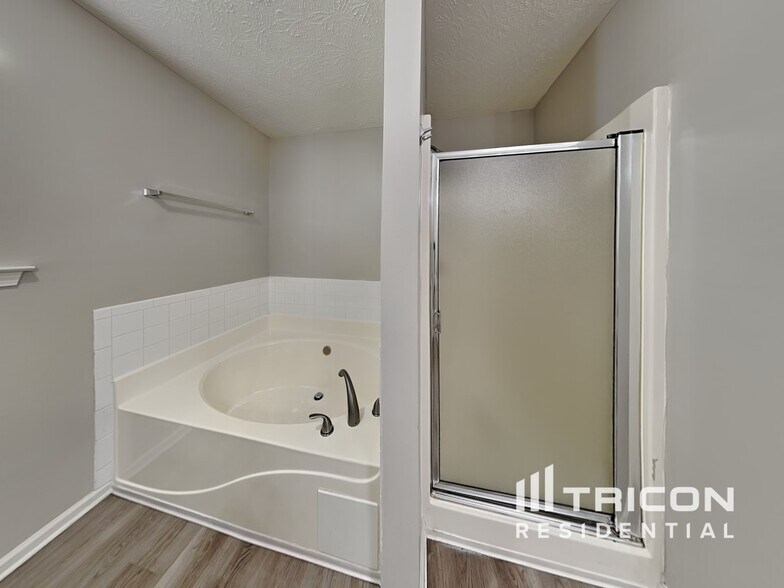 Building Photo - 5085 Towne Park Dr