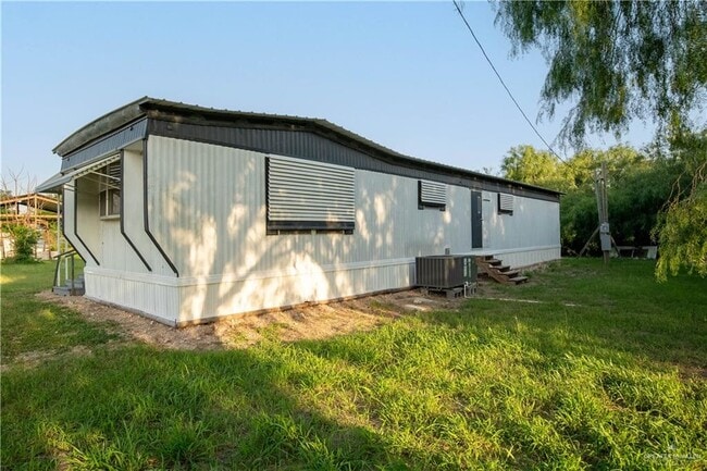 Building Photo - 1221 S Cesar Chavez Rd