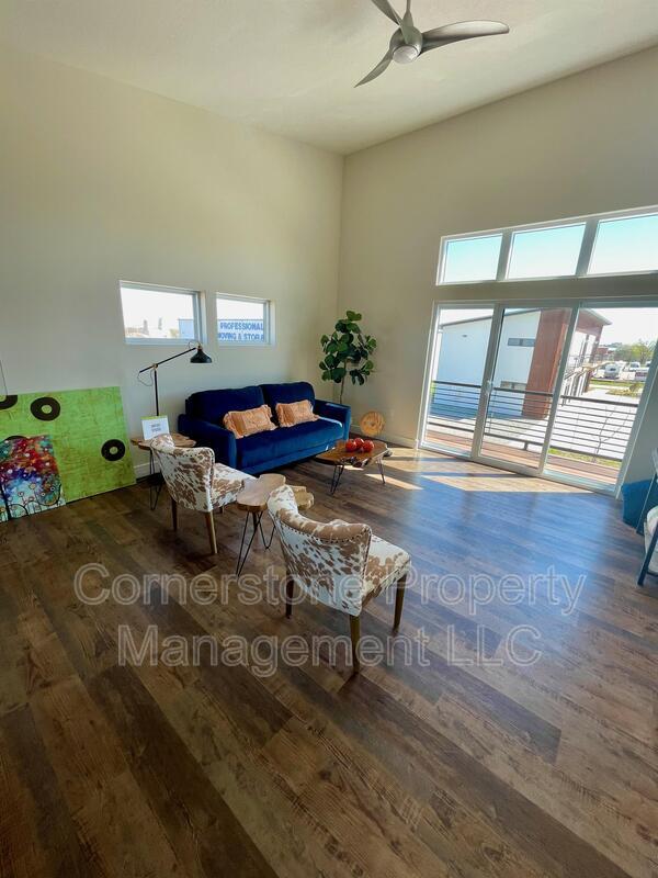 Building Photo - 2300 Franklin Rd