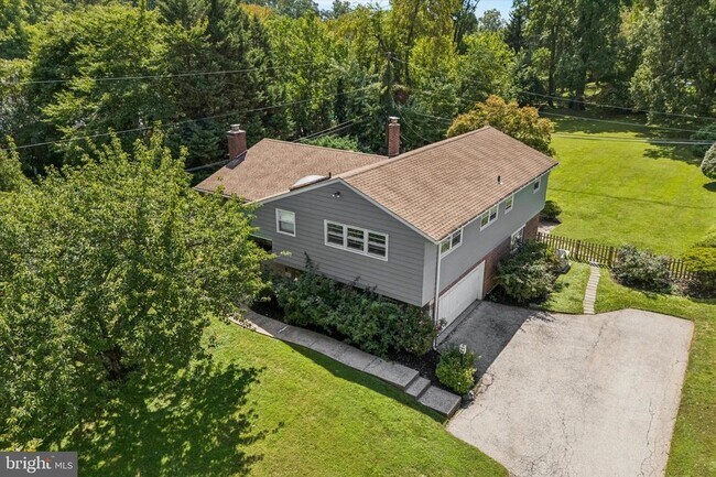 Building Photo - 1910 Stone Ridge Ln