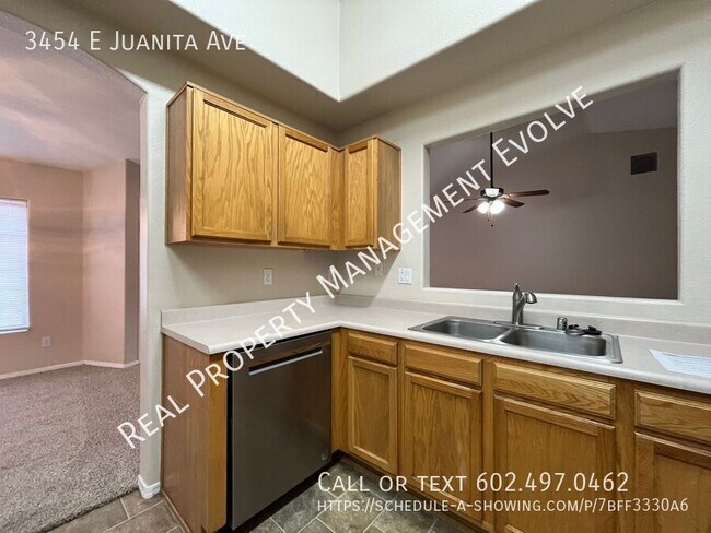 Building Photo - Lovely Gilbert Home!